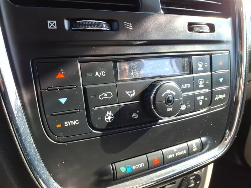 Chrysler Town & Country Touring-L 2012