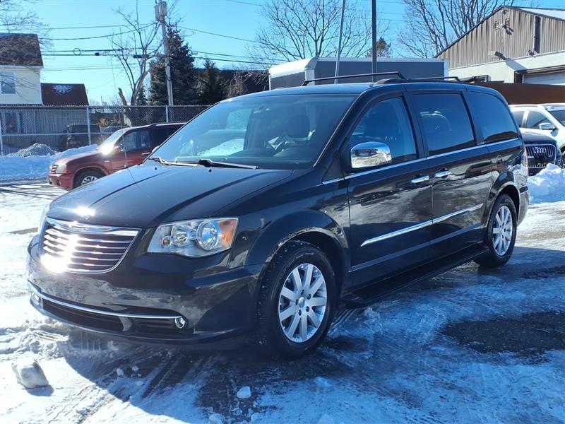Chrysler Town & Country Touring-L 2012