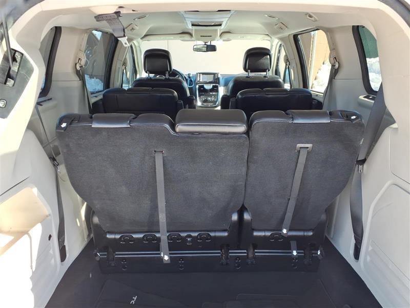 Chrysler Town & Country Touring-L 2012