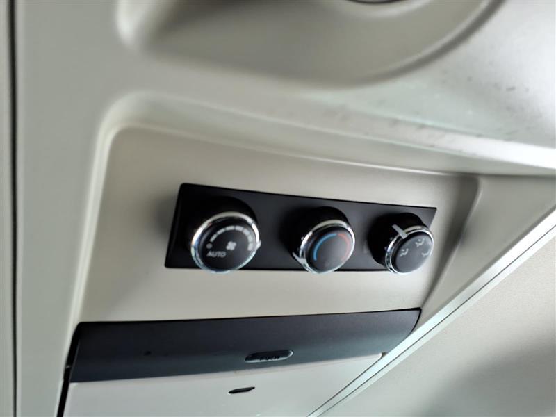 Chrysler Town & Country Touring-L 2012