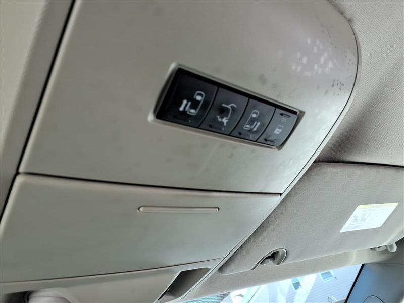 Chrysler Town & Country Touring-L 2012