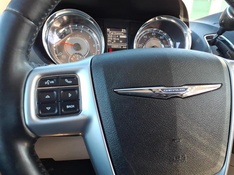 Chrysler Town & Country Touring-L 2012