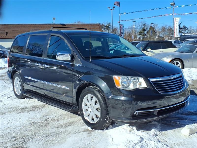 Chrysler Town & Country Touring-L 2012