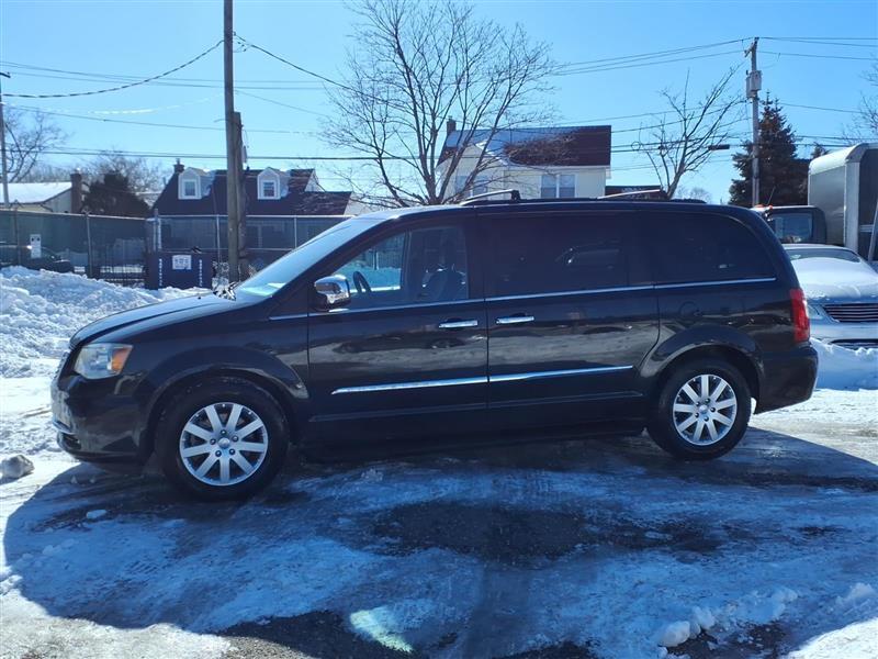 Chrysler Town & Country Touring-L 2012