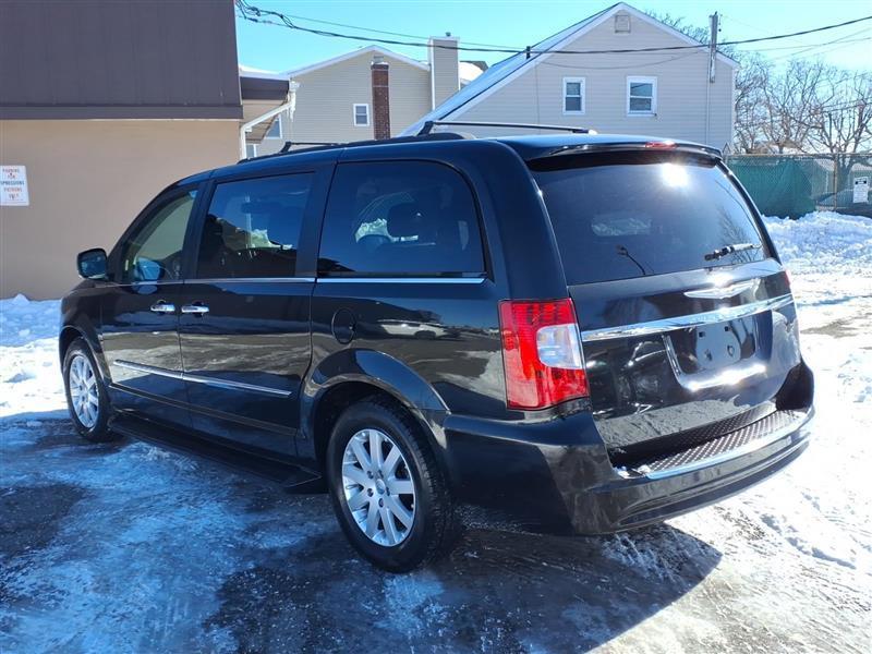 Chrysler Town & Country Touring-L 2012