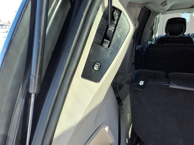 Chrysler Town & Country Touring-L 2012