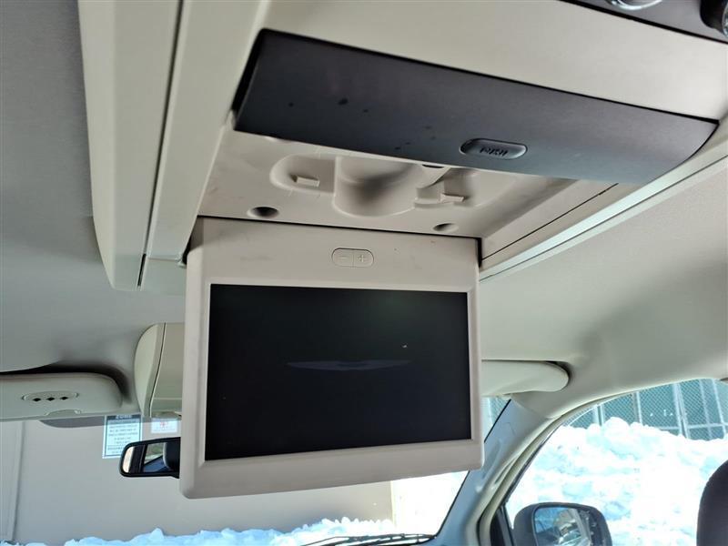 Chrysler Town & Country Touring-L 2012