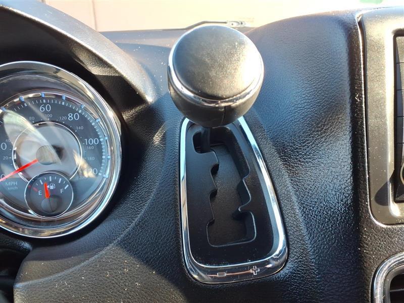 Chrysler Town & Country Touring-L 2012