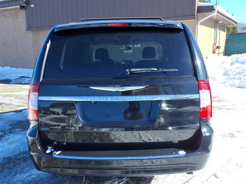 Chrysler Town & Country Touring-L 2012