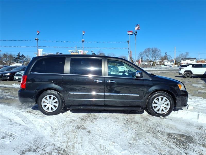 Chrysler Town & Country Touring-L 2012