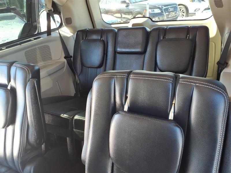 Chrysler Town & Country Touring-L 2012