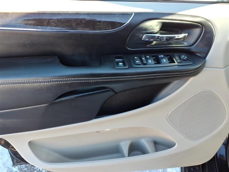 Chrysler Town & Country Touring-L 2012