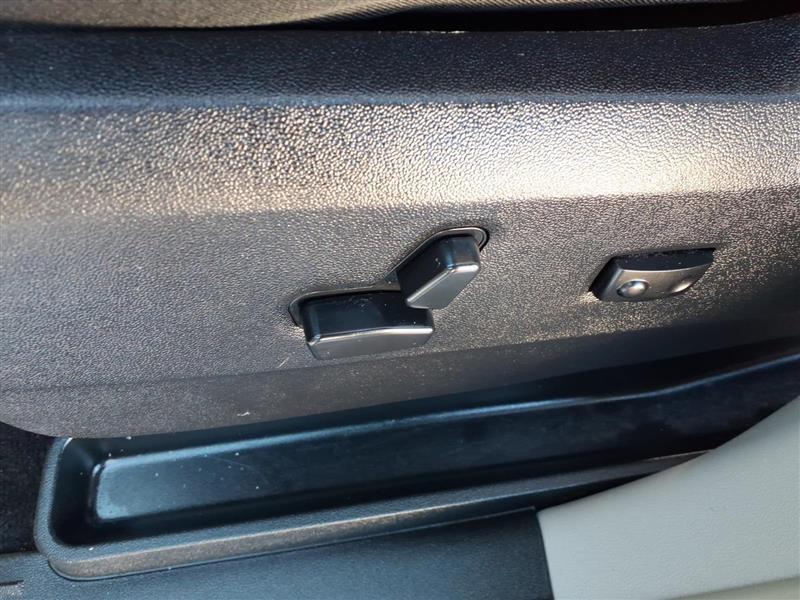 Chrysler Town & Country Touring-L 2012