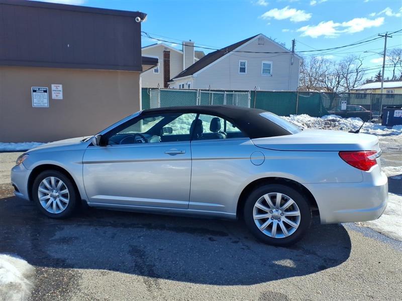 Chrysler 200 Touring Convertible 2012