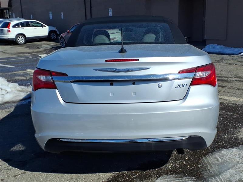 Chrysler 200 Touring Convertible 2012