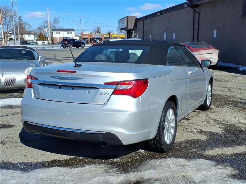 Chrysler 200 Touring Convertible 2012