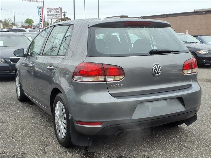Volkswagen Golf 2.5L 4-Door PZEV 2011
