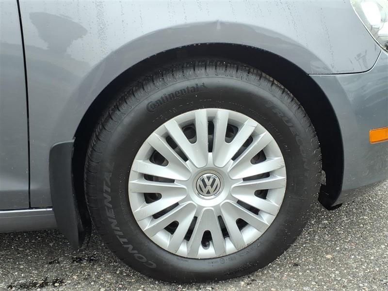 Volkswagen Golf 2.5L 4-Door PZEV 2011