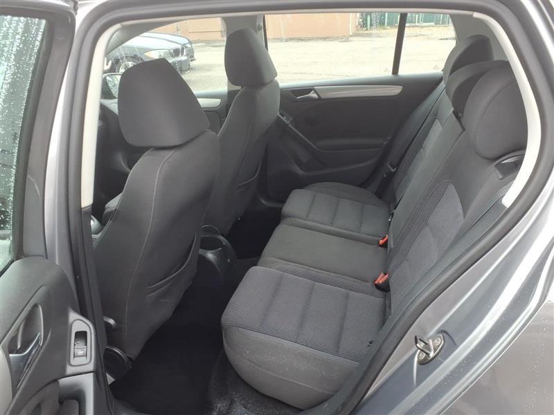 Volkswagen Golf 2.5L 4-Door PZEV 2011