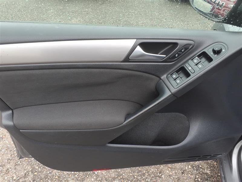 Volkswagen Golf 2.5L 4-Door PZEV 2011