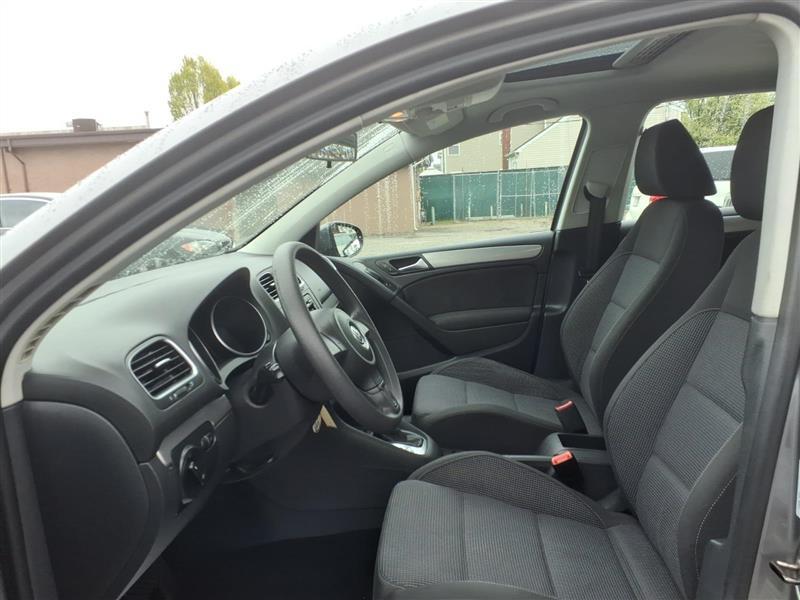 Volkswagen Golf 2.5L 4-Door PZEV 2011