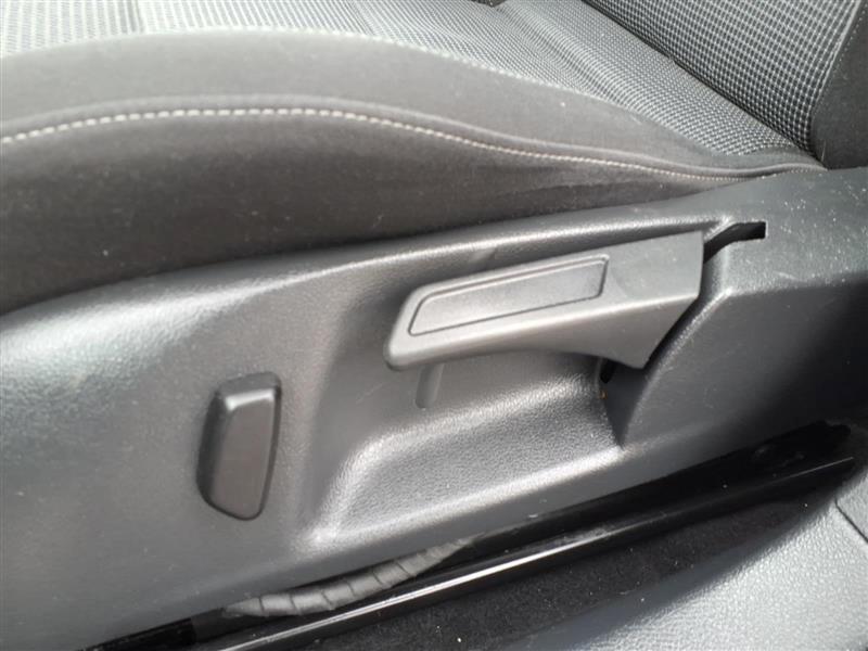 Volkswagen Golf 2.5L 4-Door PZEV 2011
