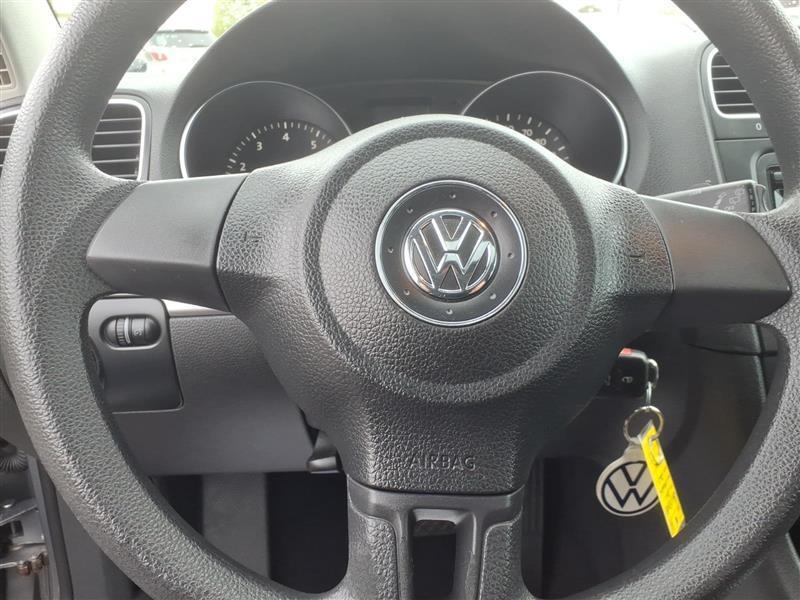 Volkswagen Golf 2.5L 4-Door PZEV 2011