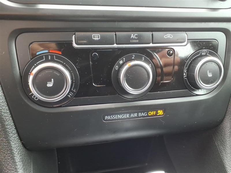 Volkswagen Golf 2.5L 4-Door PZEV 2011