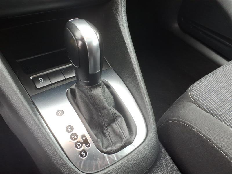 Volkswagen Golf 2.5L 4-Door PZEV 2011