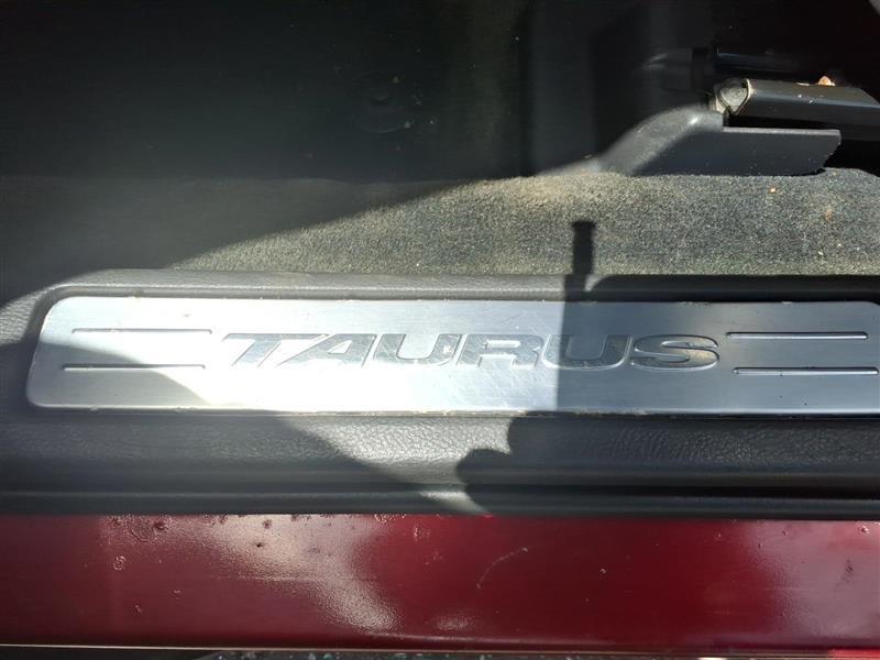 Ford Taurus Limited FWD 2013