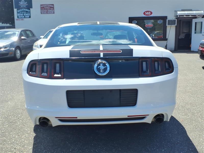 Ford Mustang V6 Coupe 2013