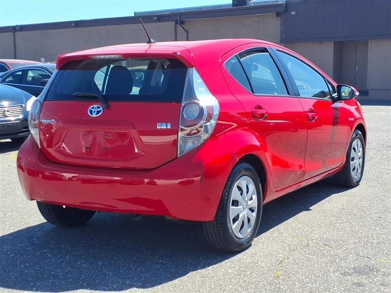 Toyota Prius c Four 2014