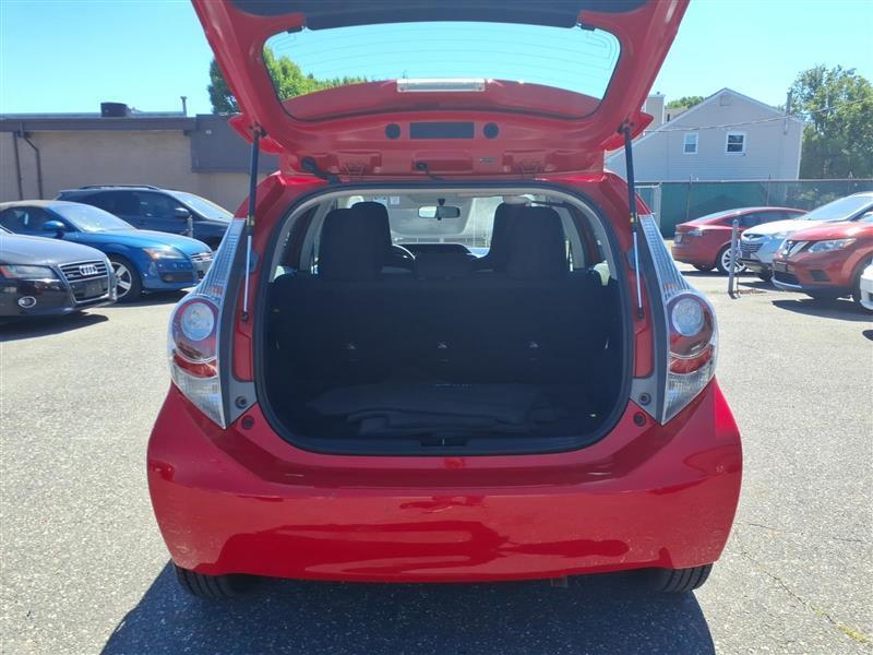 Toyota Prius c Four 2014