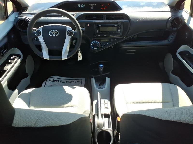 Toyota Prius c Four 2014
