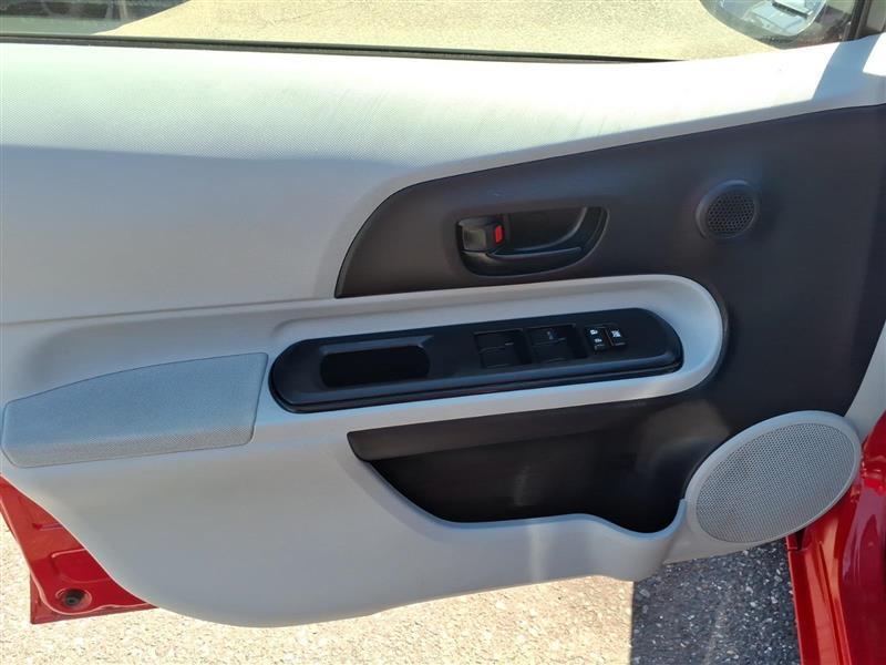 Toyota Prius c Four 2014