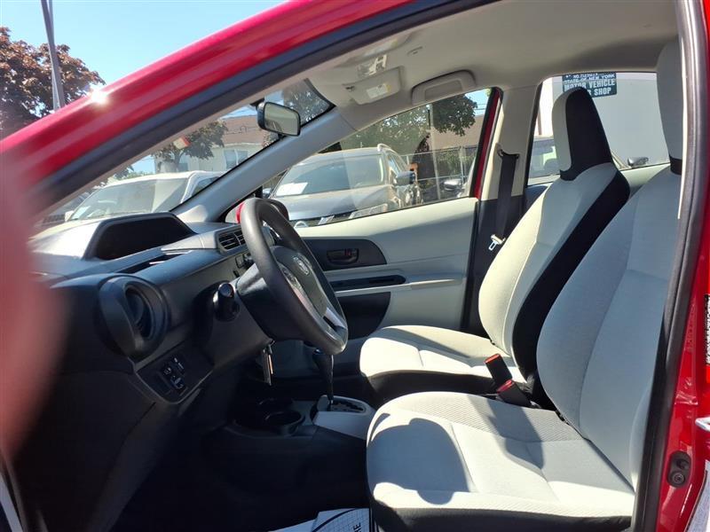 Toyota Prius c Four 2014
