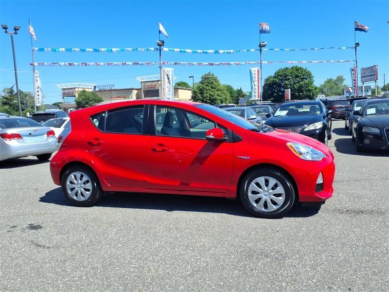 Toyota Prius c Four 2014
