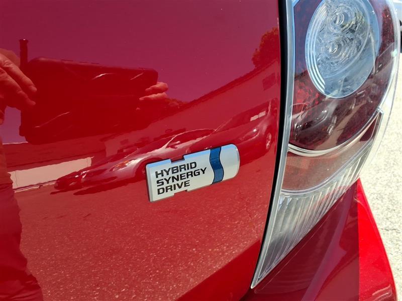 Toyota Prius c Four 2014