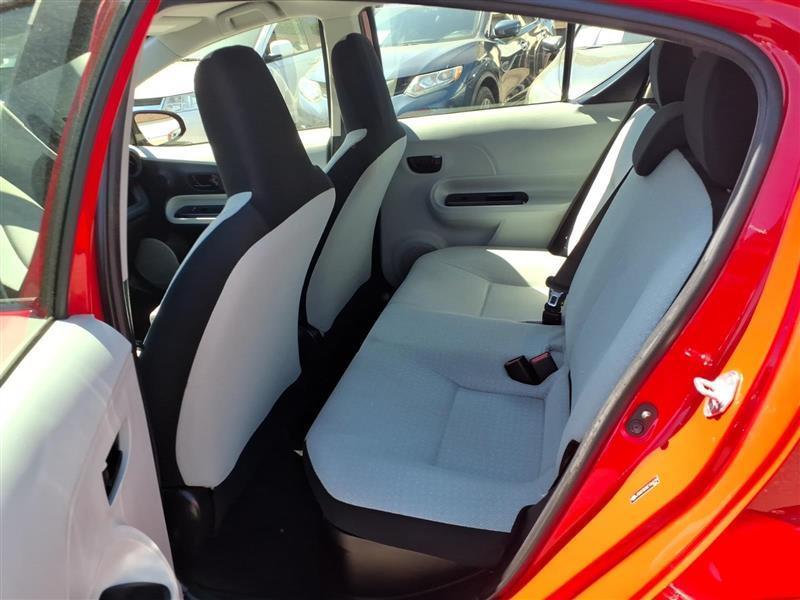 Toyota Prius c Four 2014