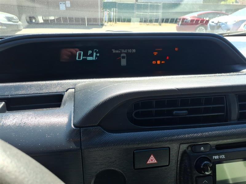 Toyota Prius c Four 2014