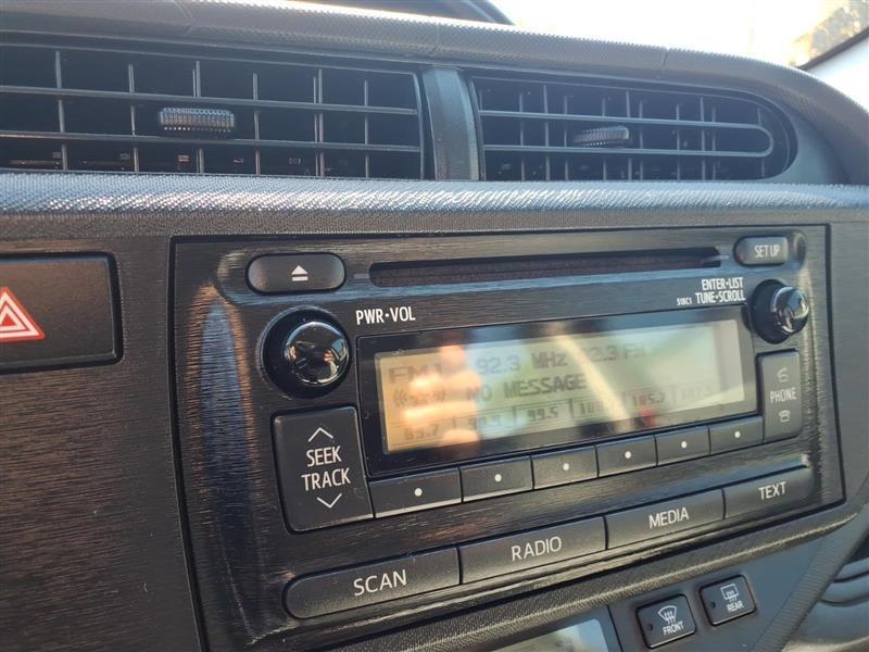 Toyota Prius c Four 2014