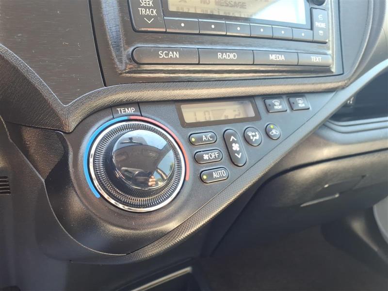 Toyota Prius c Four 2014