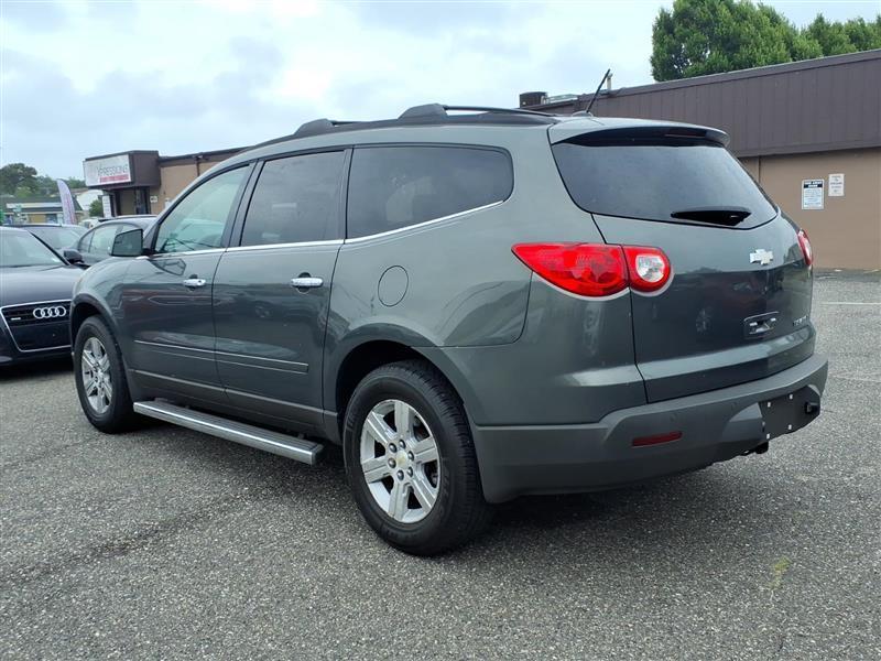 Chevrolet Traverse 2LT FWD 2011
