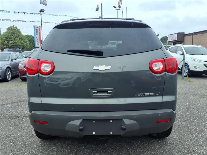 Chevrolet Traverse 2LT FWD 2011