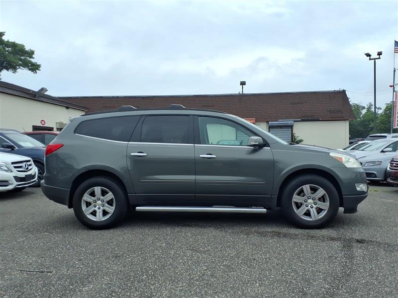 Chevrolet Traverse 2LT FWD 2011