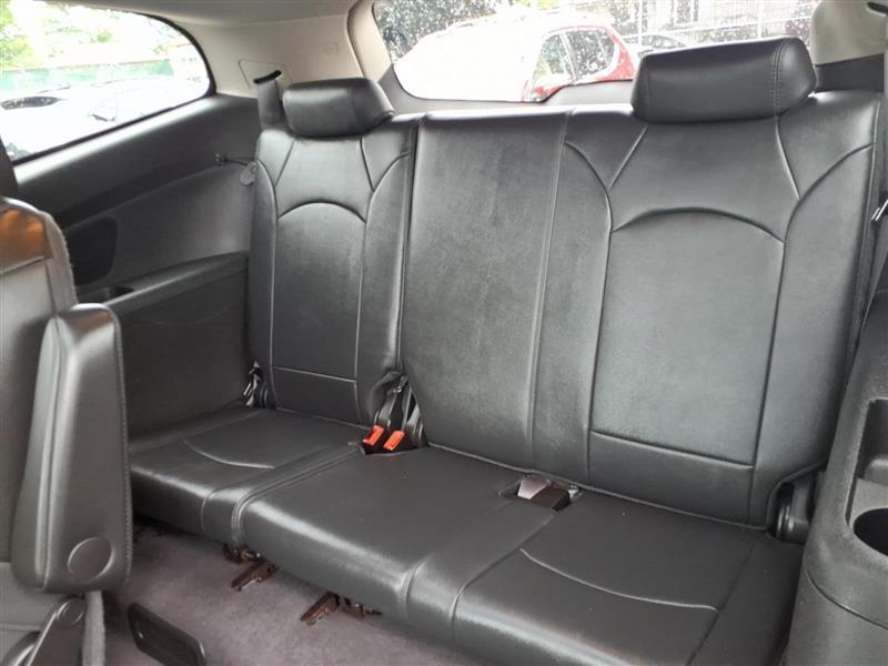 Chevrolet Traverse 2LT FWD 2011