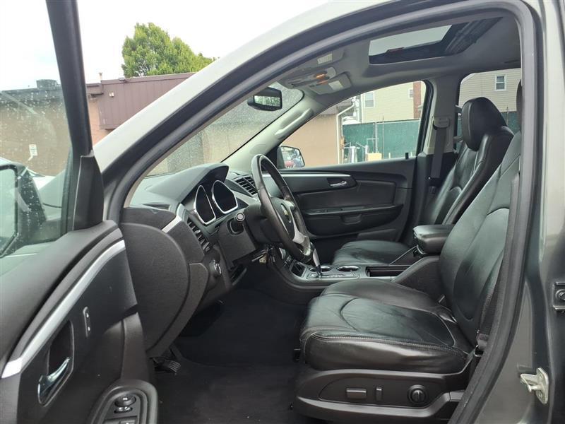 Chevrolet Traverse 2LT FWD 2011