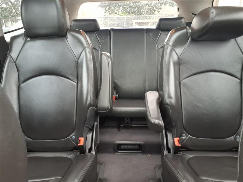 Chevrolet Traverse 2LT FWD 2011