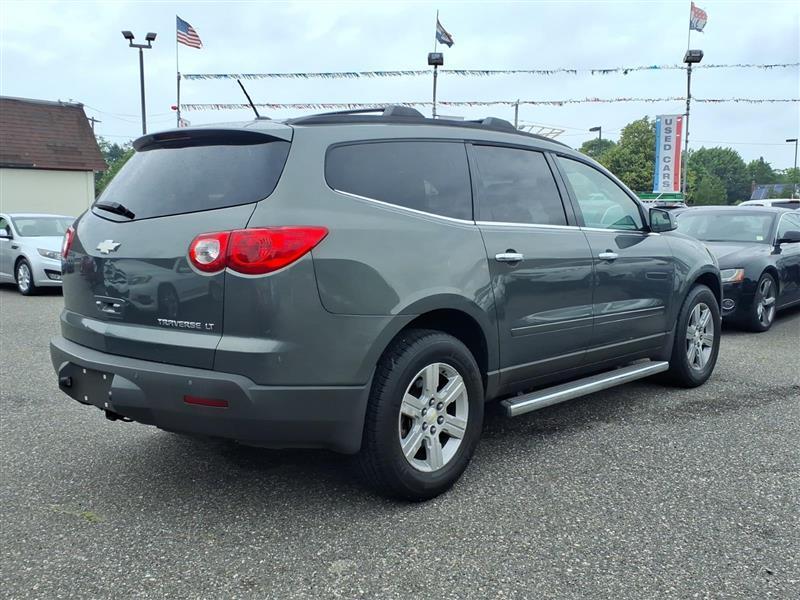Chevrolet Traverse 2LT FWD 2011