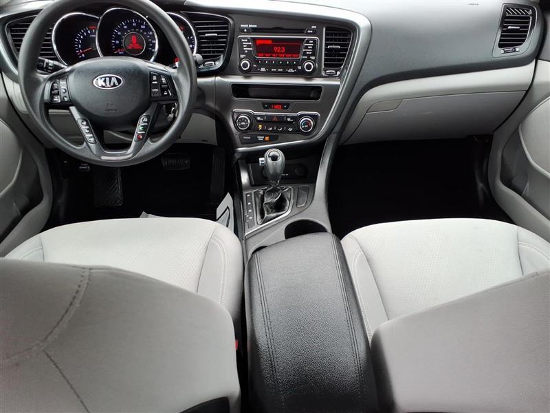 Kia Optima LX MT 2013